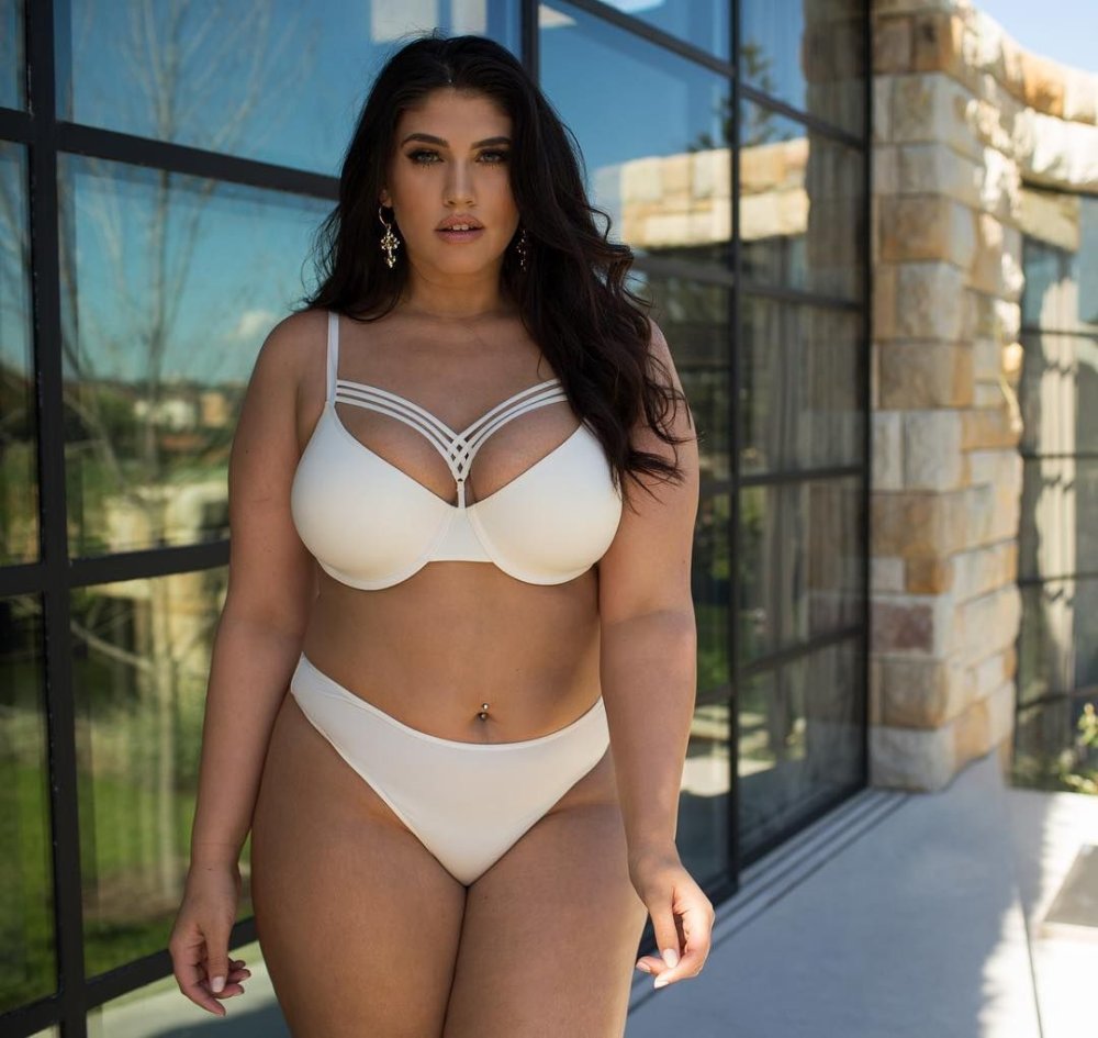 Julie Cash in bikini