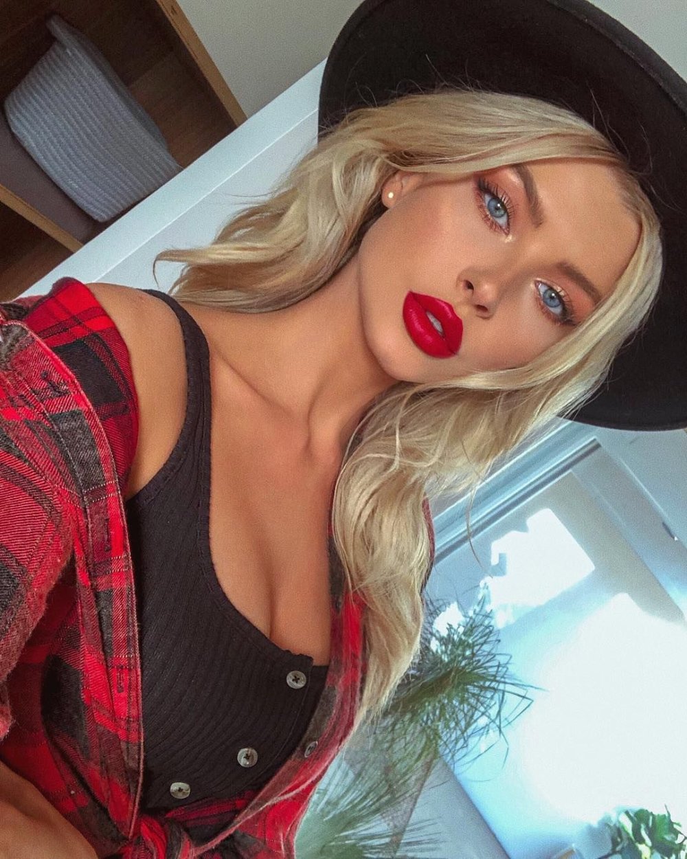 Nicoletta Shonus is hot