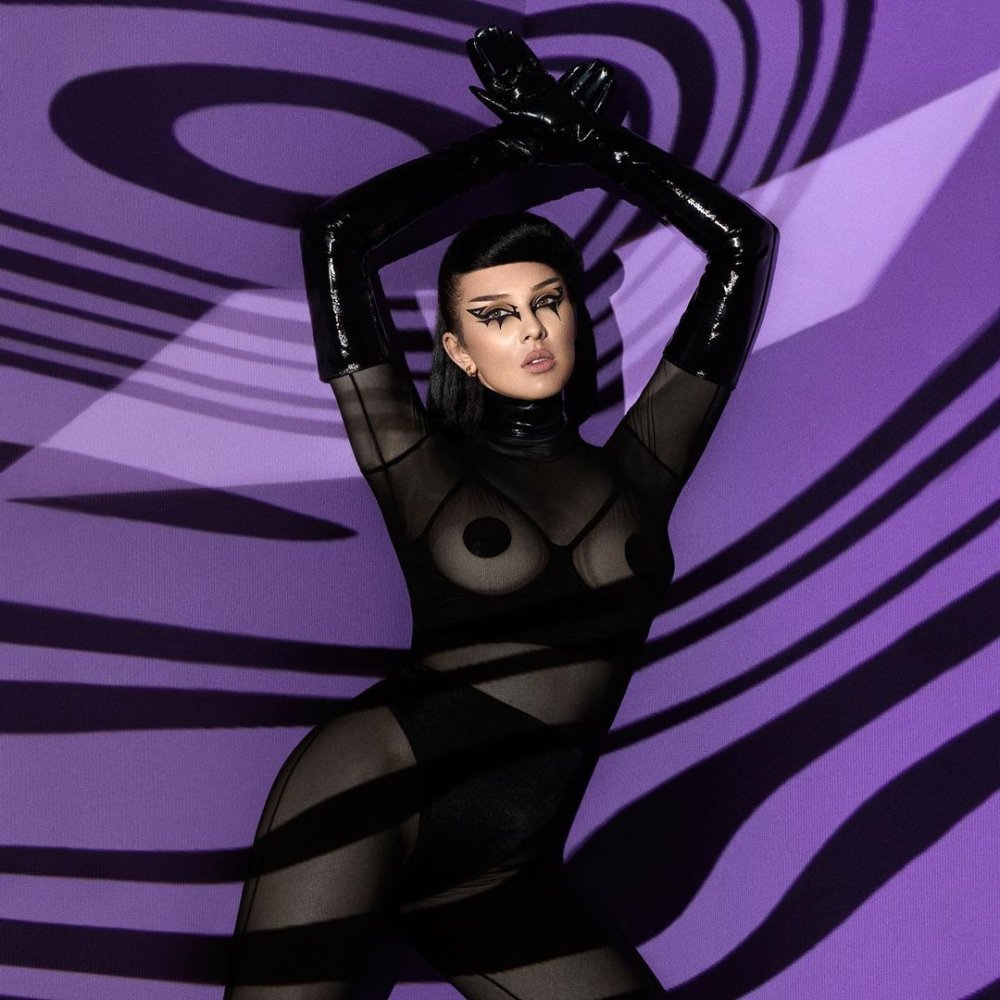 Erotic photos of Maruf