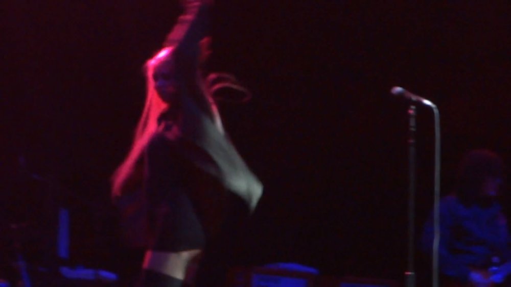 Taylor Momsen without a bra