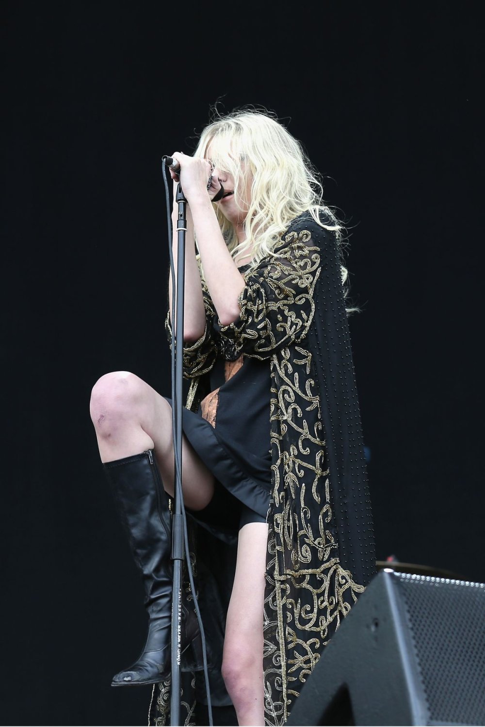 Naked girls on rock concerts