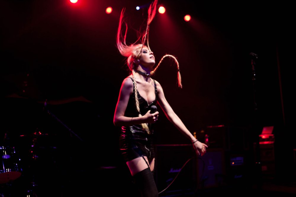 Taylor Momsen at a concert