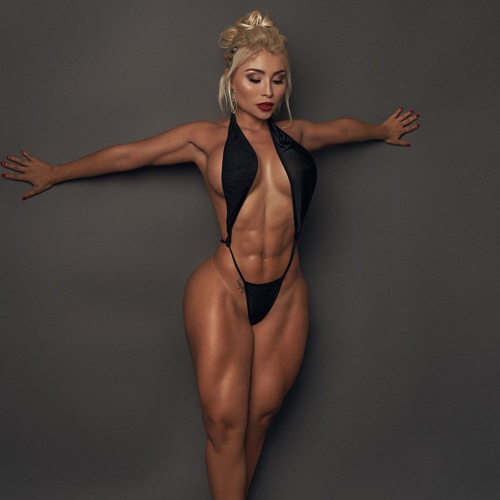 Andrea Sanshain is hot