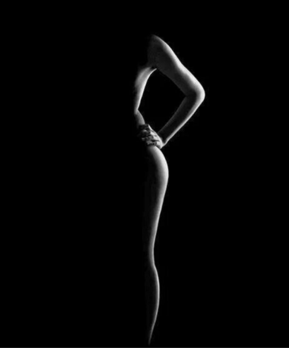 Bends of the female body