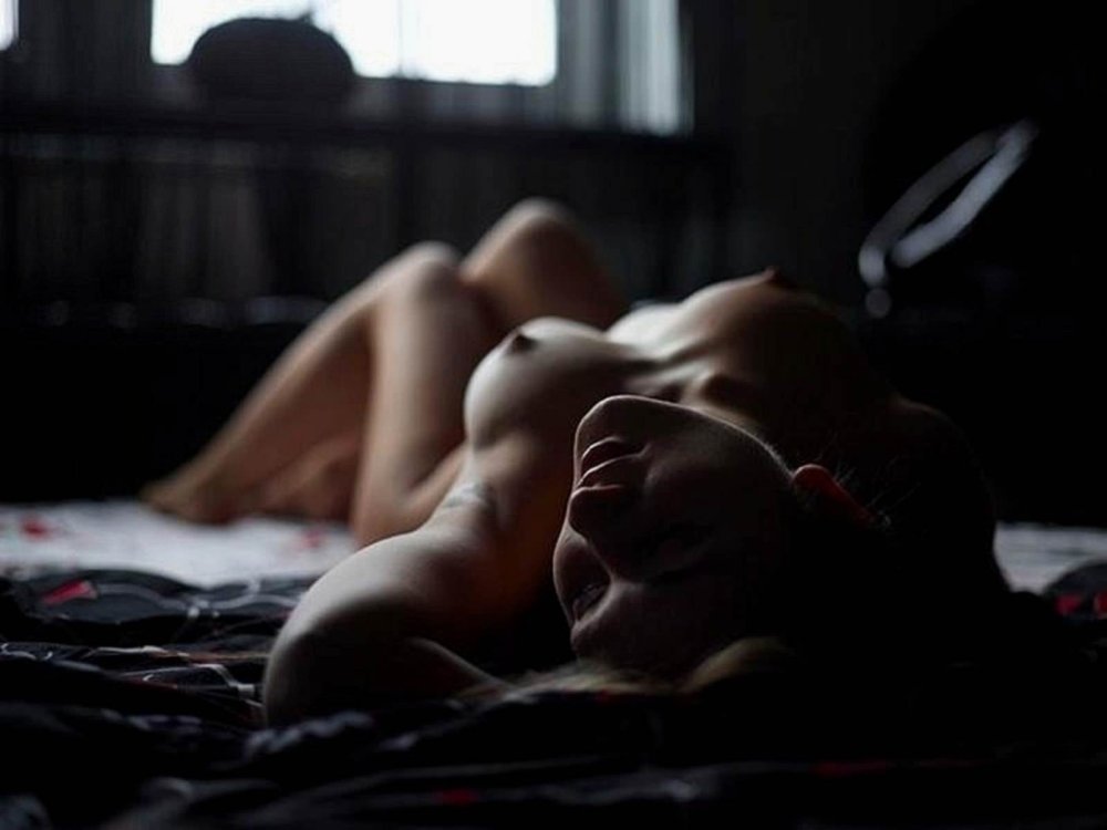 Helga Snokety in bed