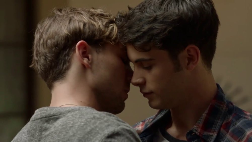 Bruno and Paul kiss
