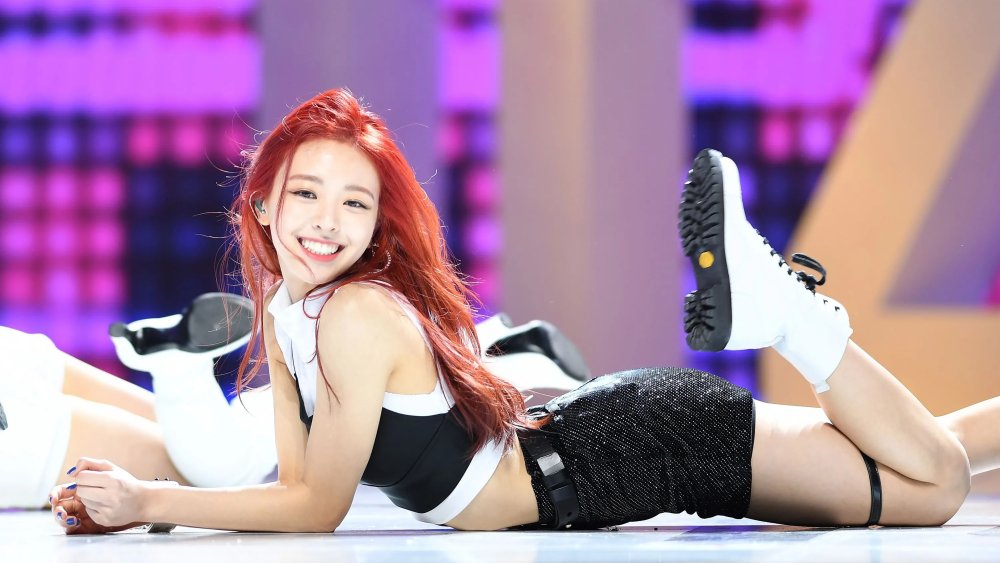 Itzy Yuna Hot