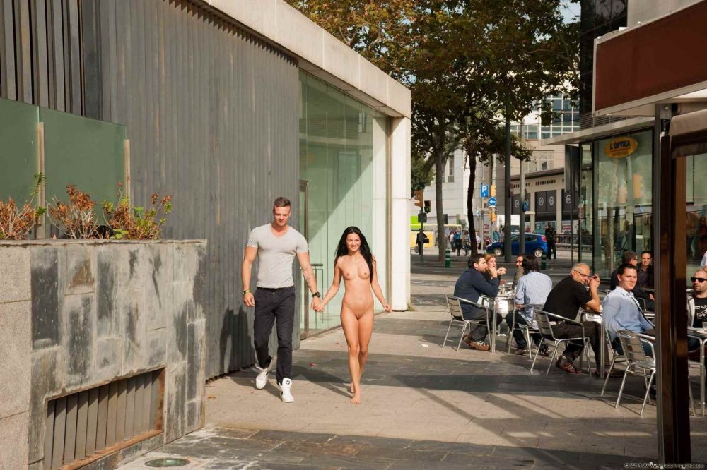 Girls walk naked around the city