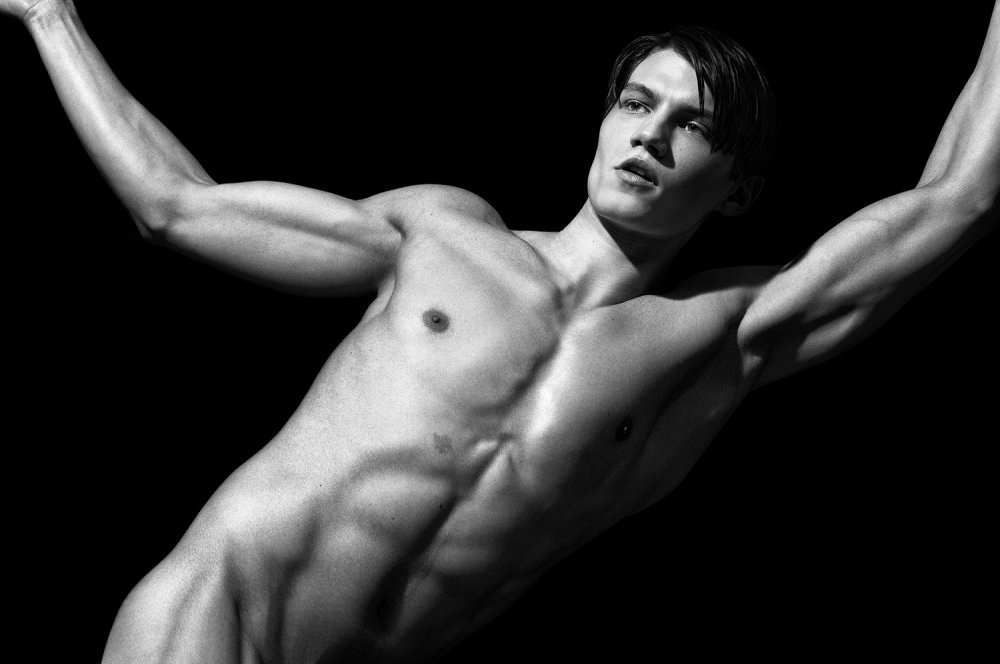 Stas Pushkarev Topless Photo