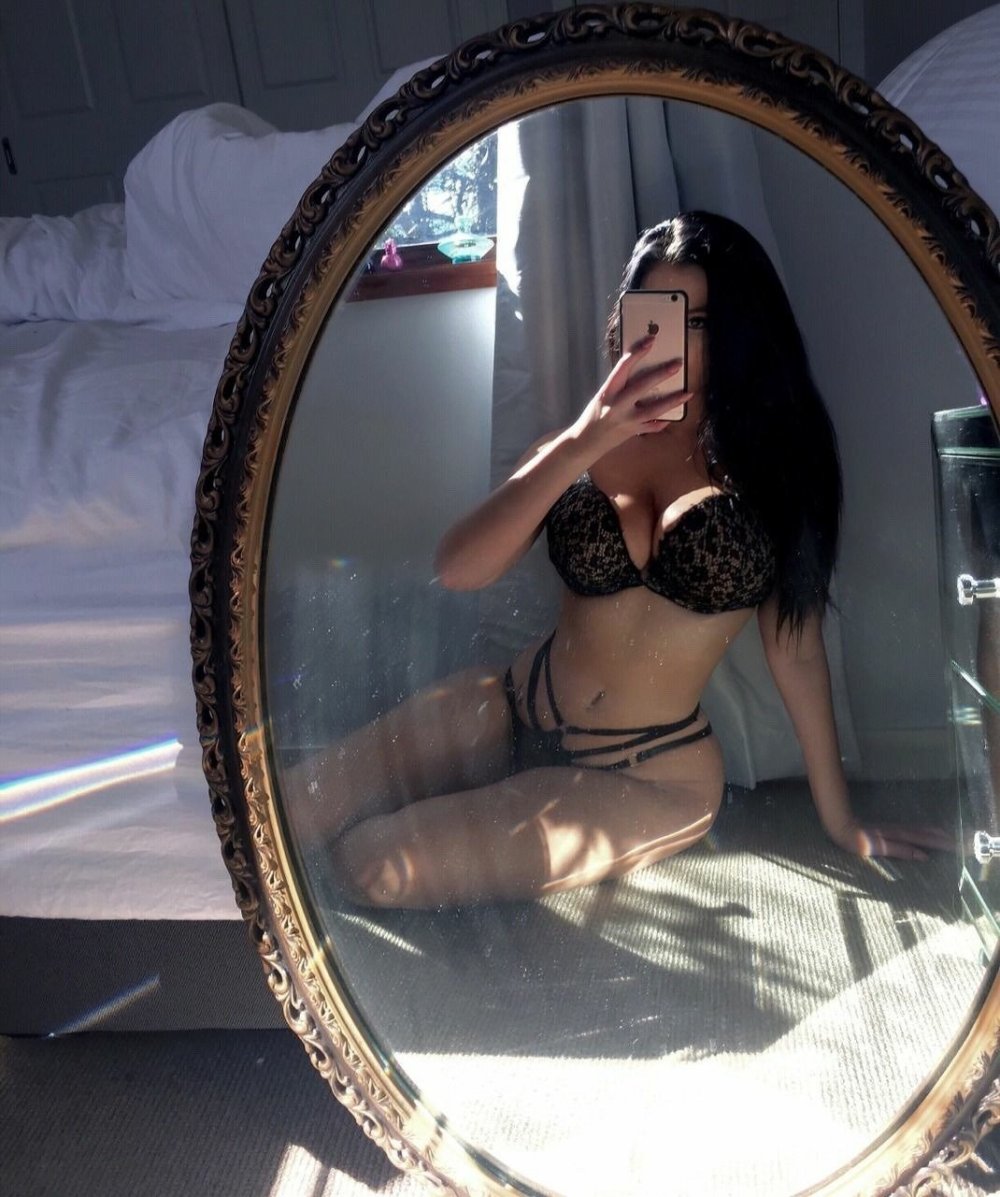Naked girls on Instagram