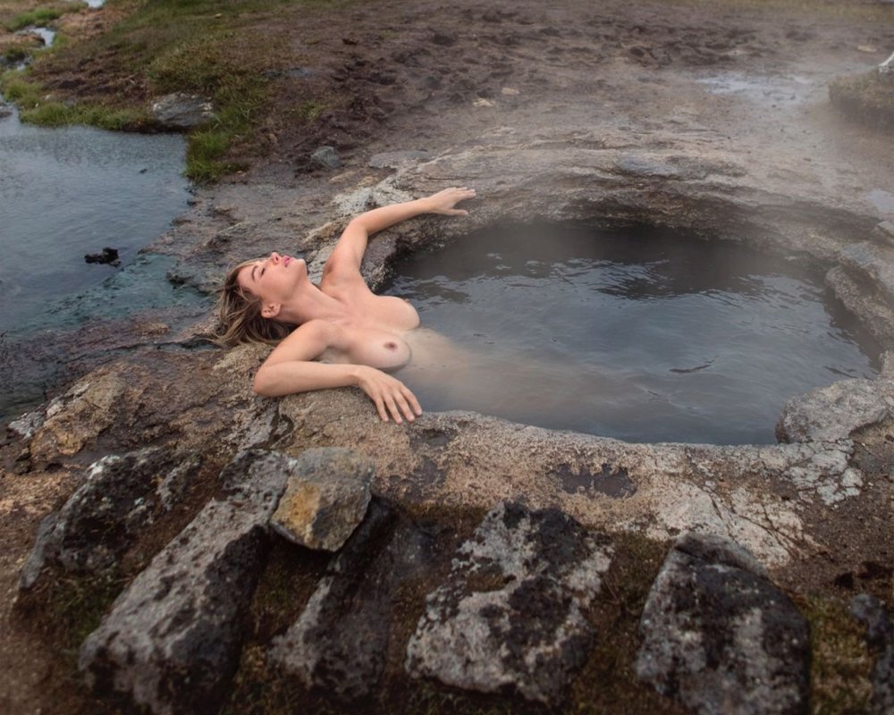 Naked women Norway