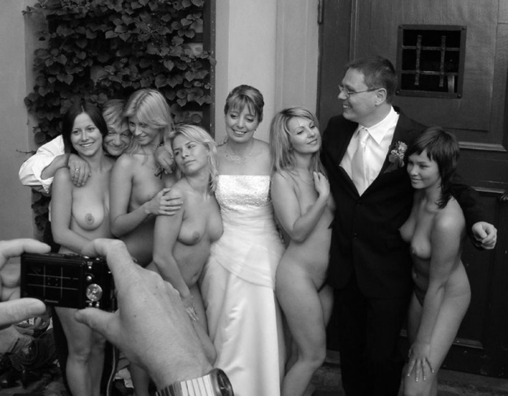 Unusual weddings are naked