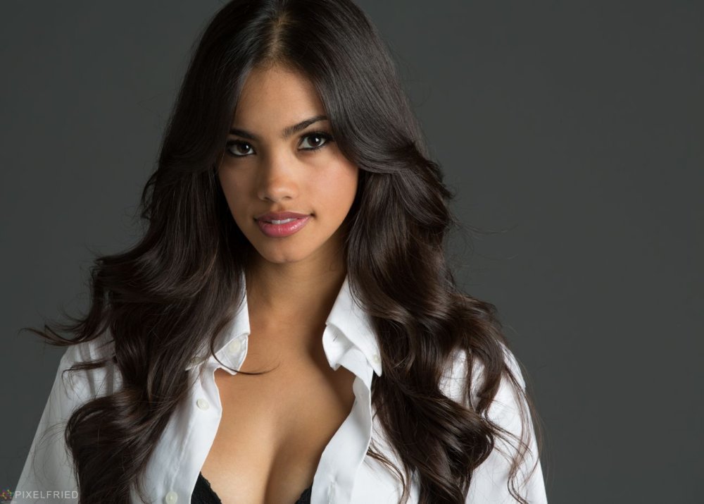 Bryiana Flores