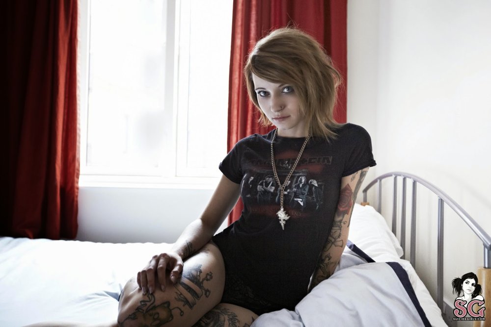 Felina Suicide Hot