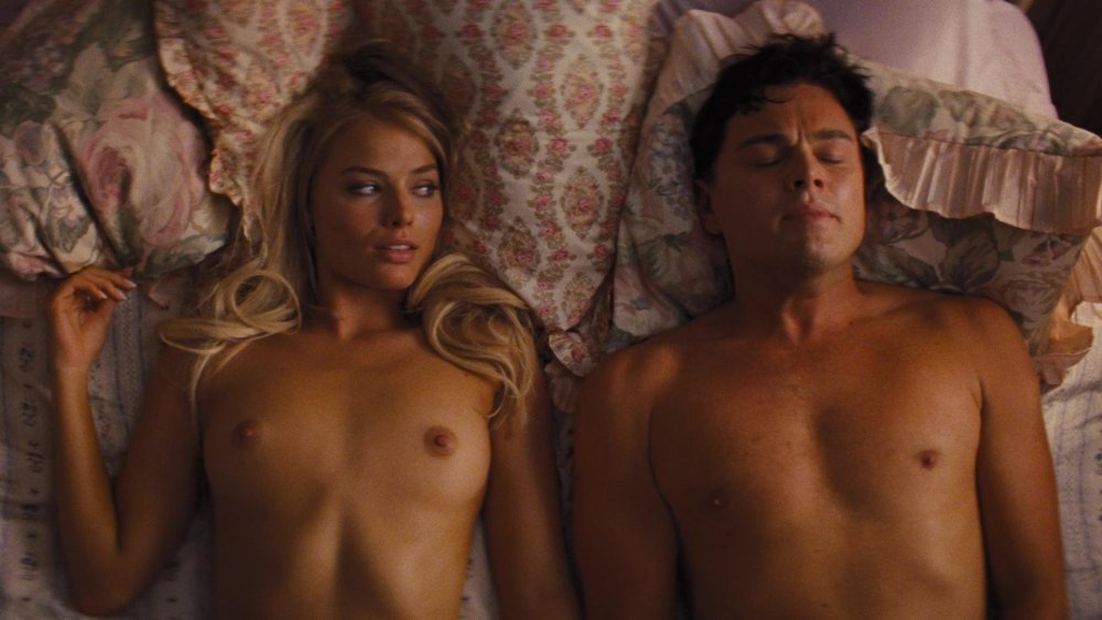 Margot Robbie spread her legs
