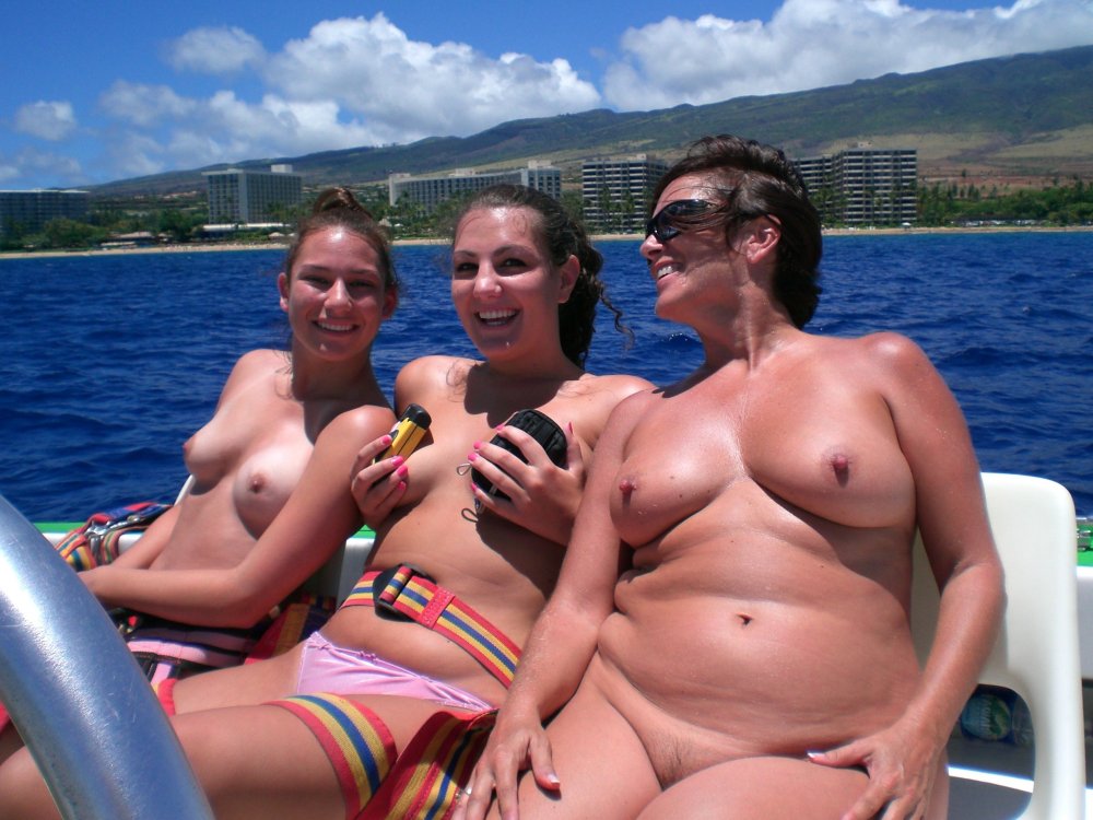 Peeping for women on the beach