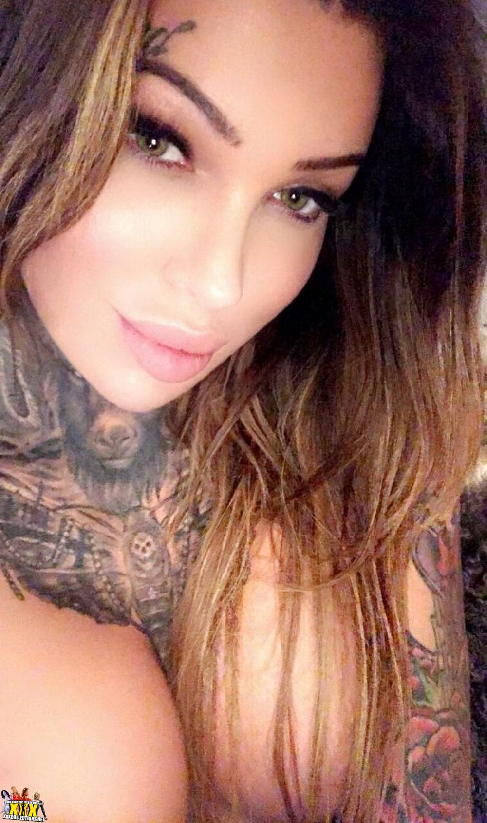 Transsexual with the Emy Lee XXX tattoo suction