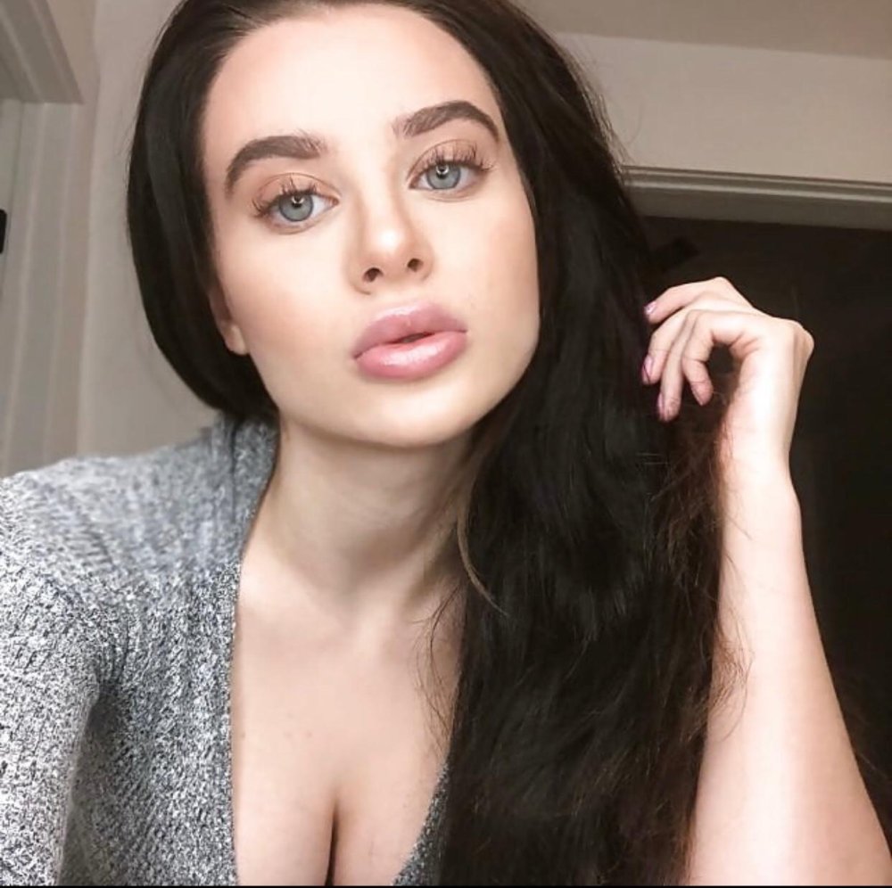 Lana Rouds Selfie 2020