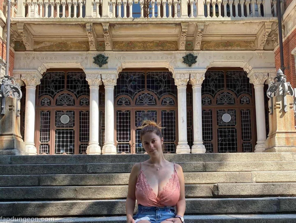 Unrealistically huge girl