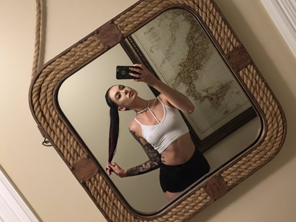 Marley Brinx Selfie