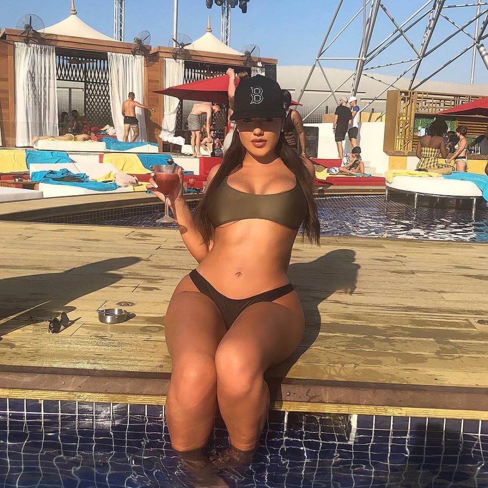 Anna Vakili Bikini Sekc