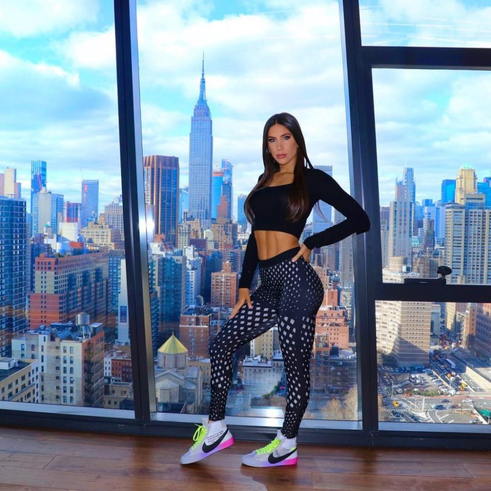 Jen SELTER in underwear