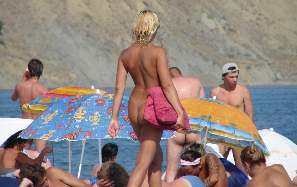 Excursion on the nudic beach