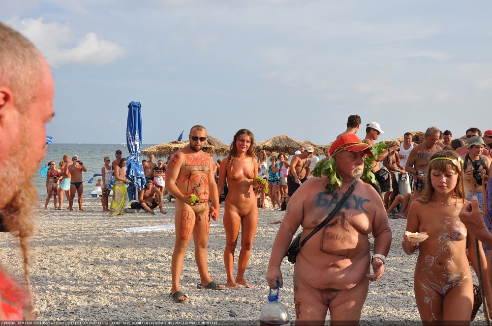 Naked family in Fox Bay
