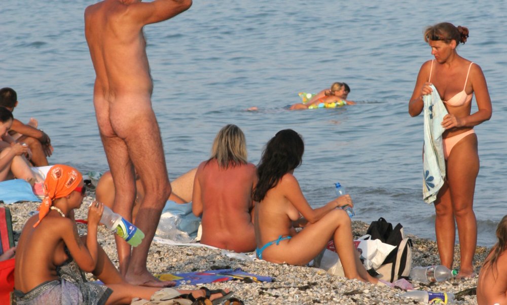 Nudi beach girl