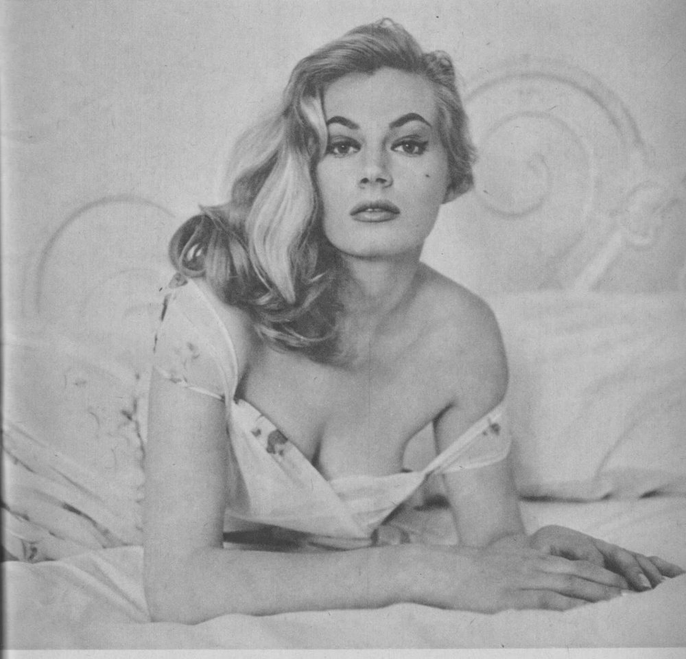 Anita Ekberg, Simvl Simvl (1950)