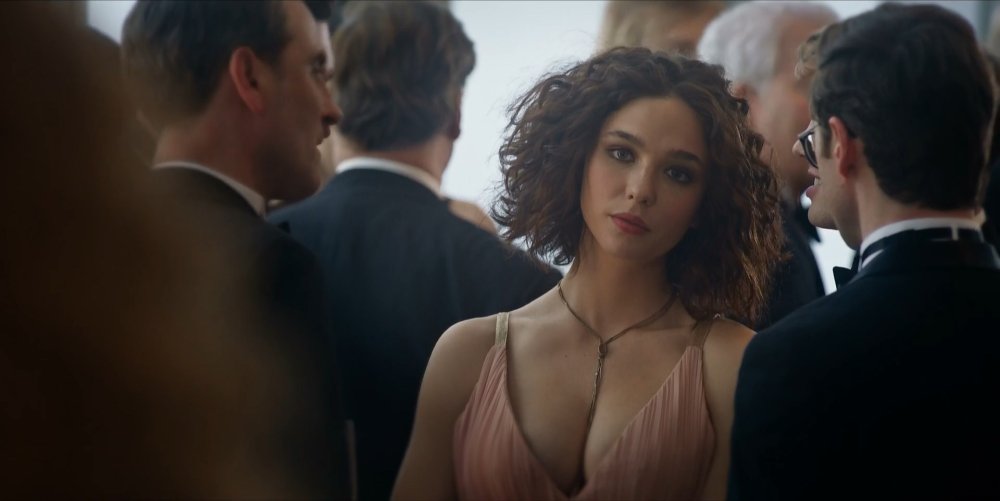 Matilda de Angelis in the series to play back