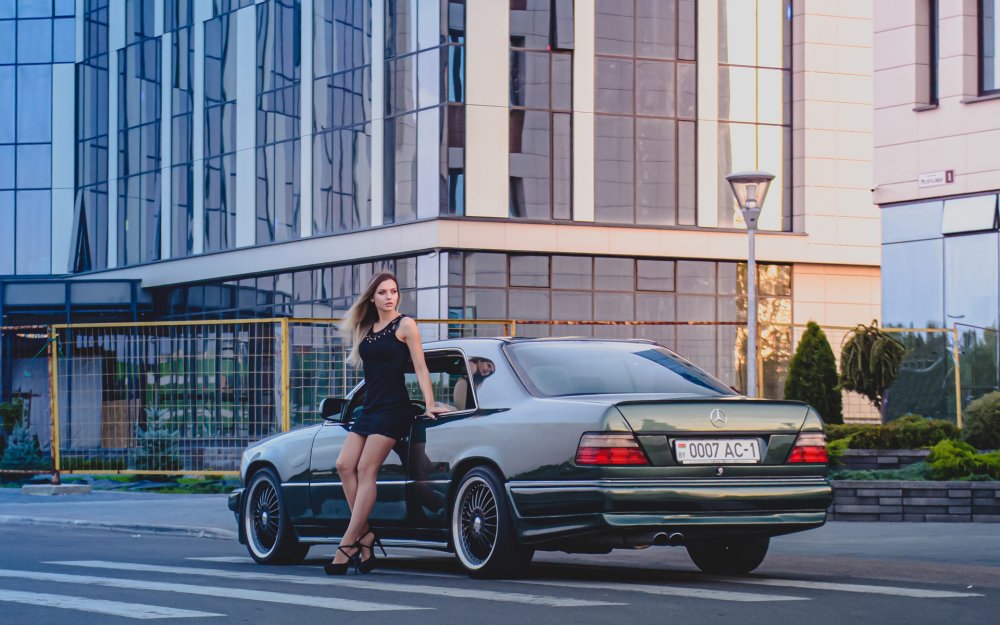 Blonde in Mercedes