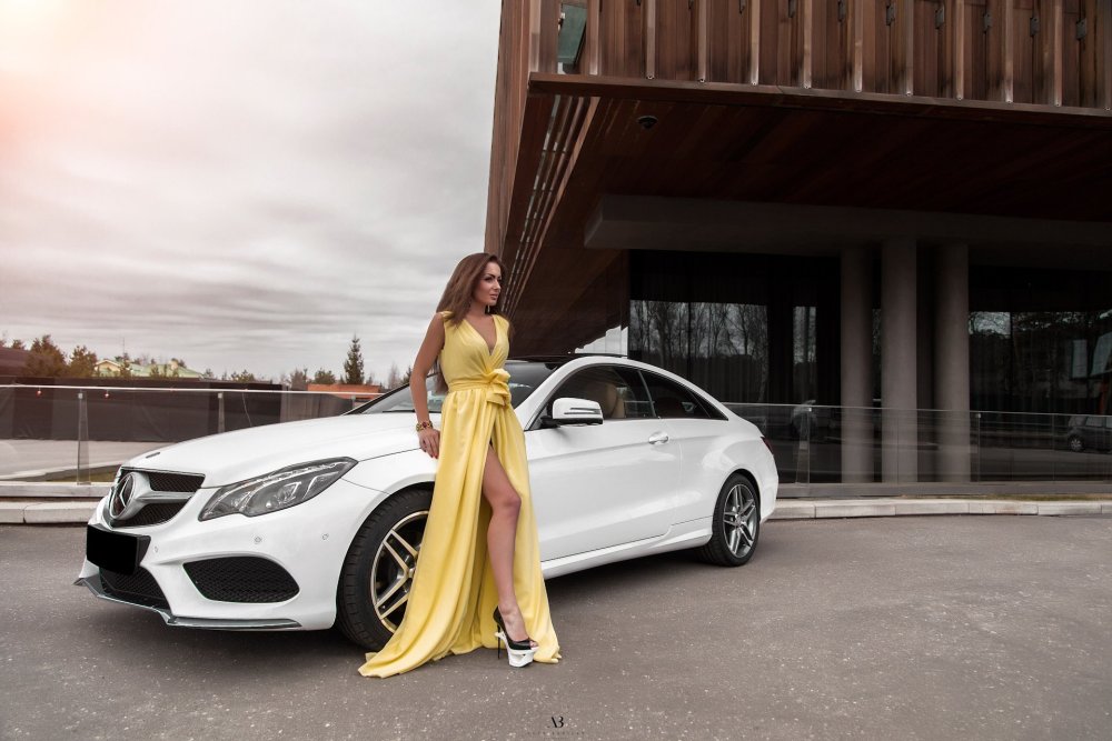 Merce C63 AMG and girl