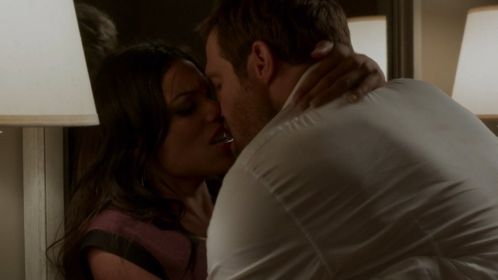 Rosario Dawson films Poving bed scene