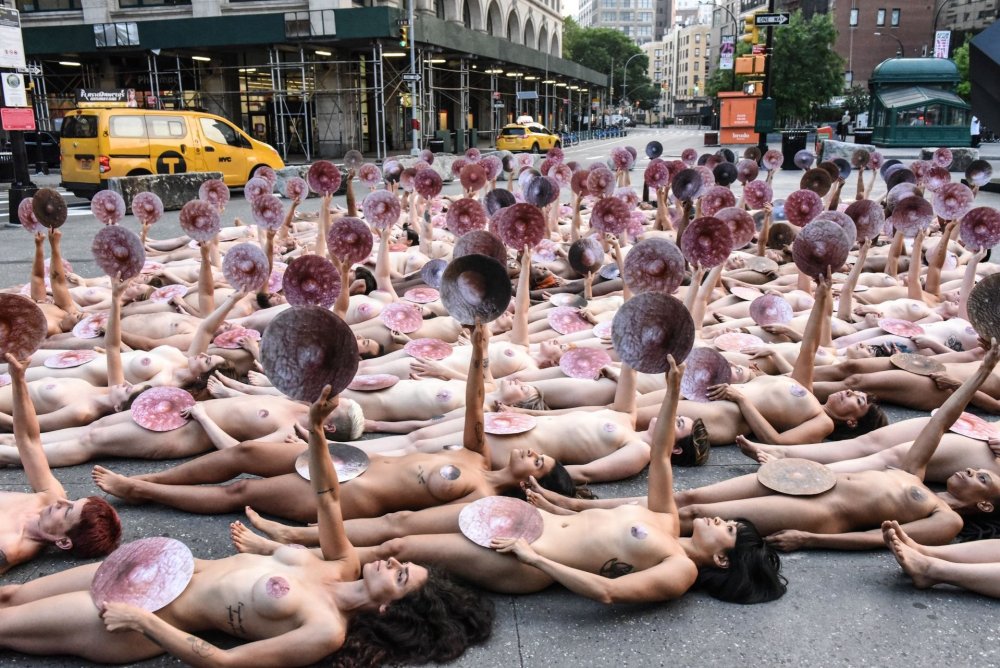 Spencer Tunick Naked People on the set
