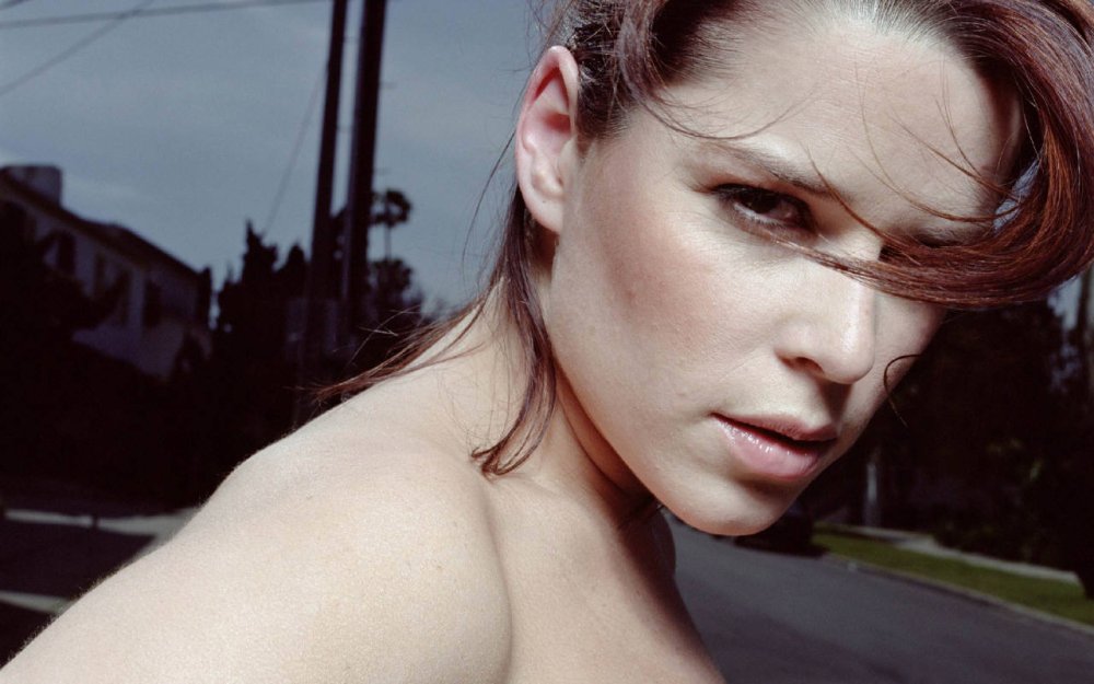 Nive Campbell photo naked