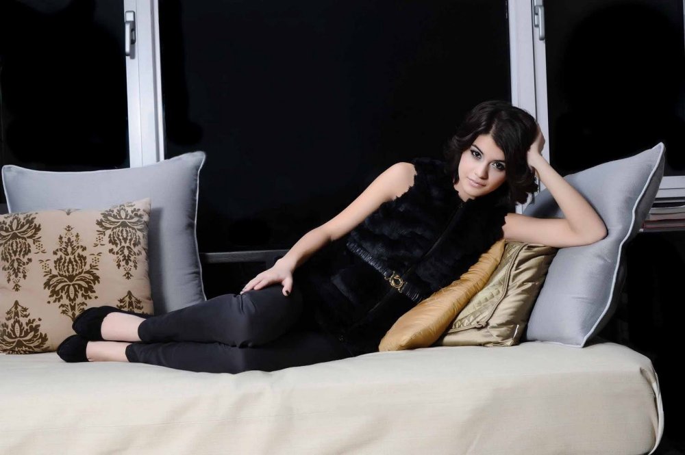 Sofia Black Delia