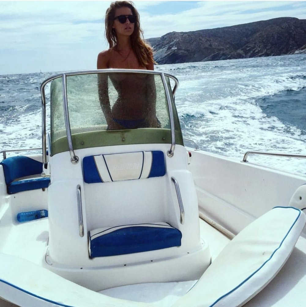 Belgian model Marisa Papen without bills