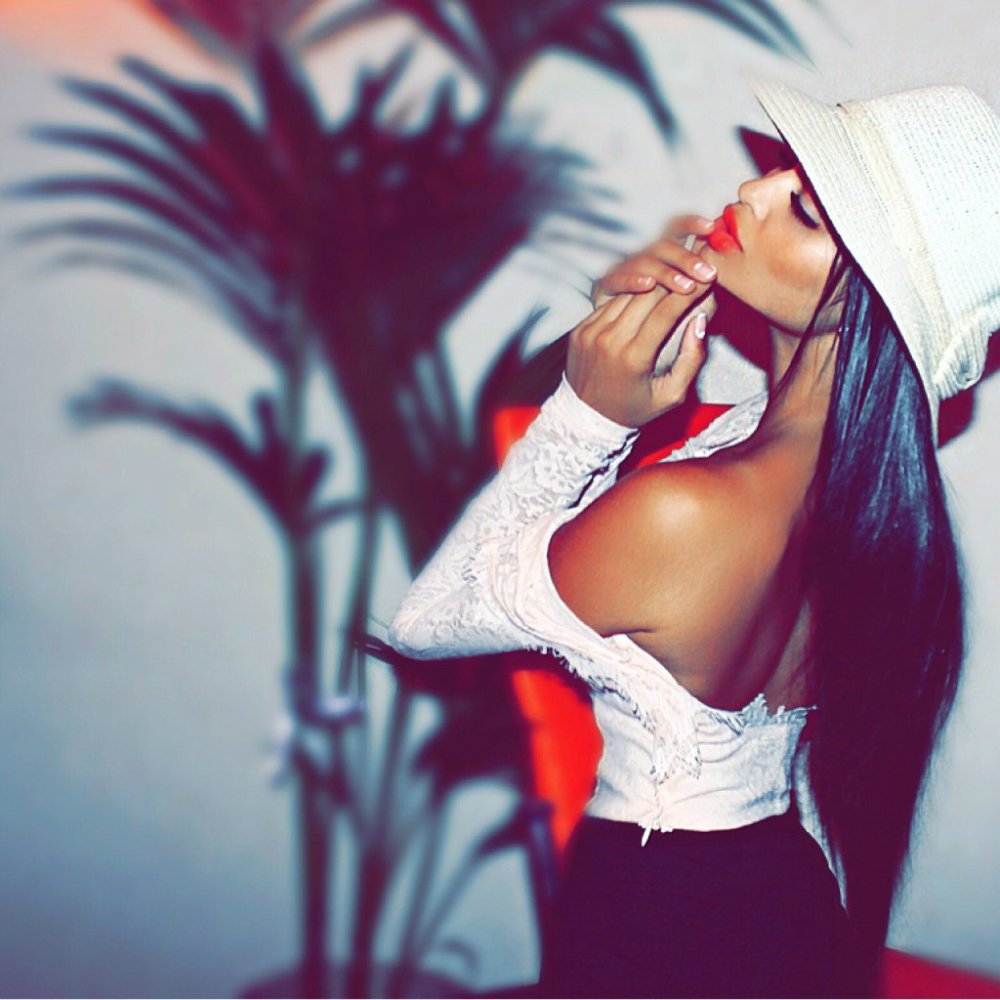 Kuzmina Nita in a baseball cap