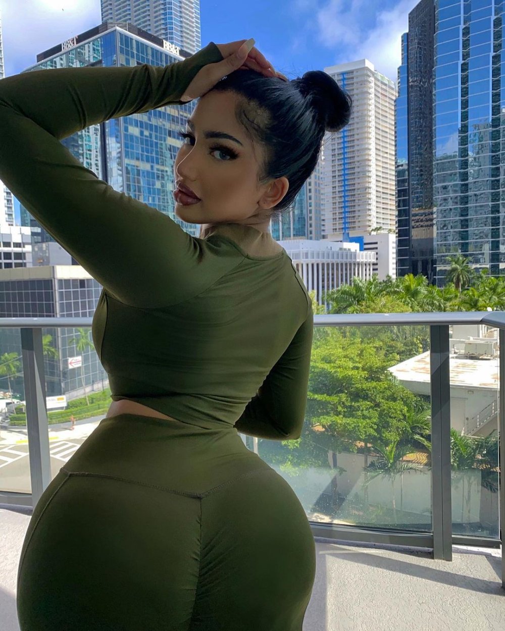GUL BAKHARI Turkish Kardashian