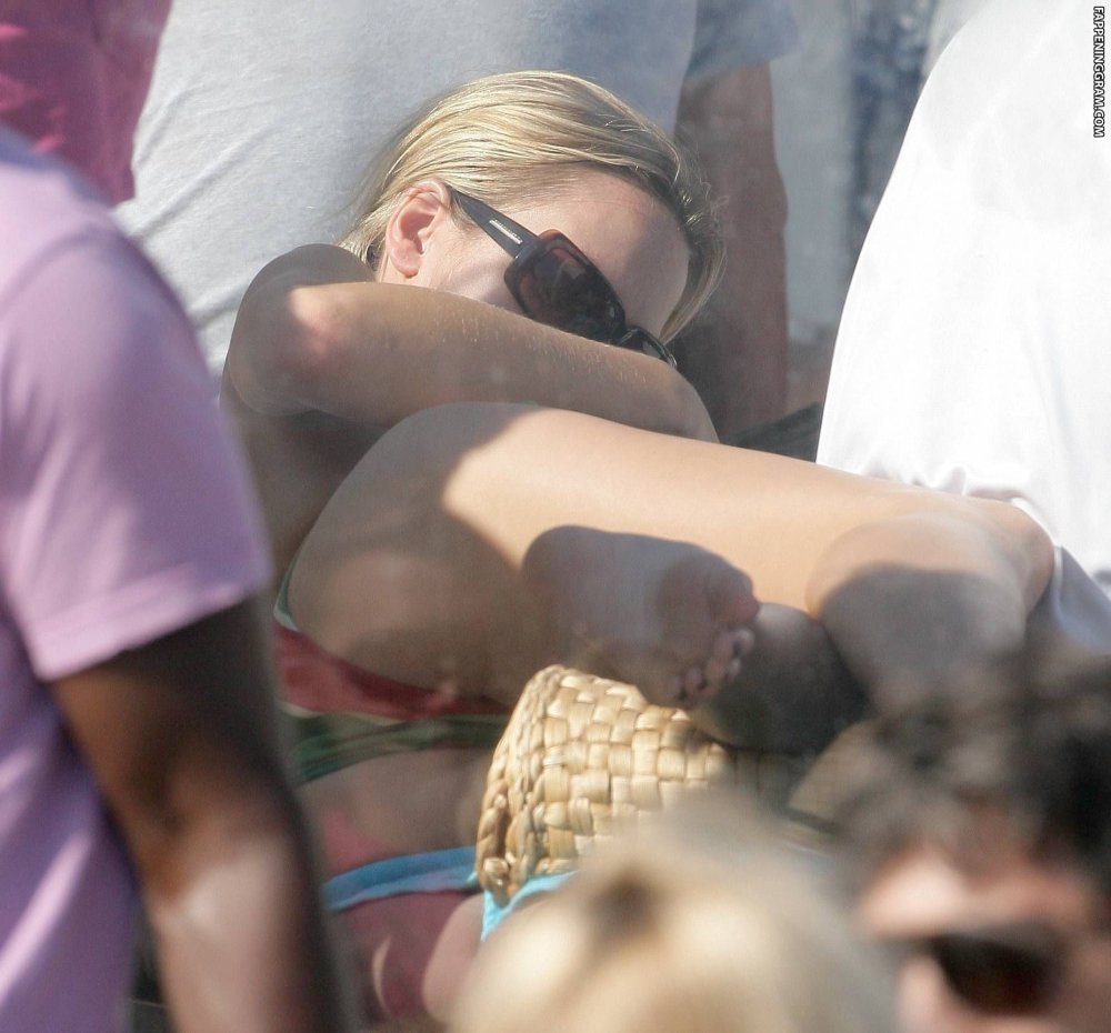 Hilary Suronk armpits