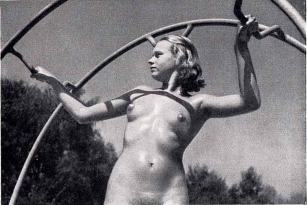 Naked women during the war
