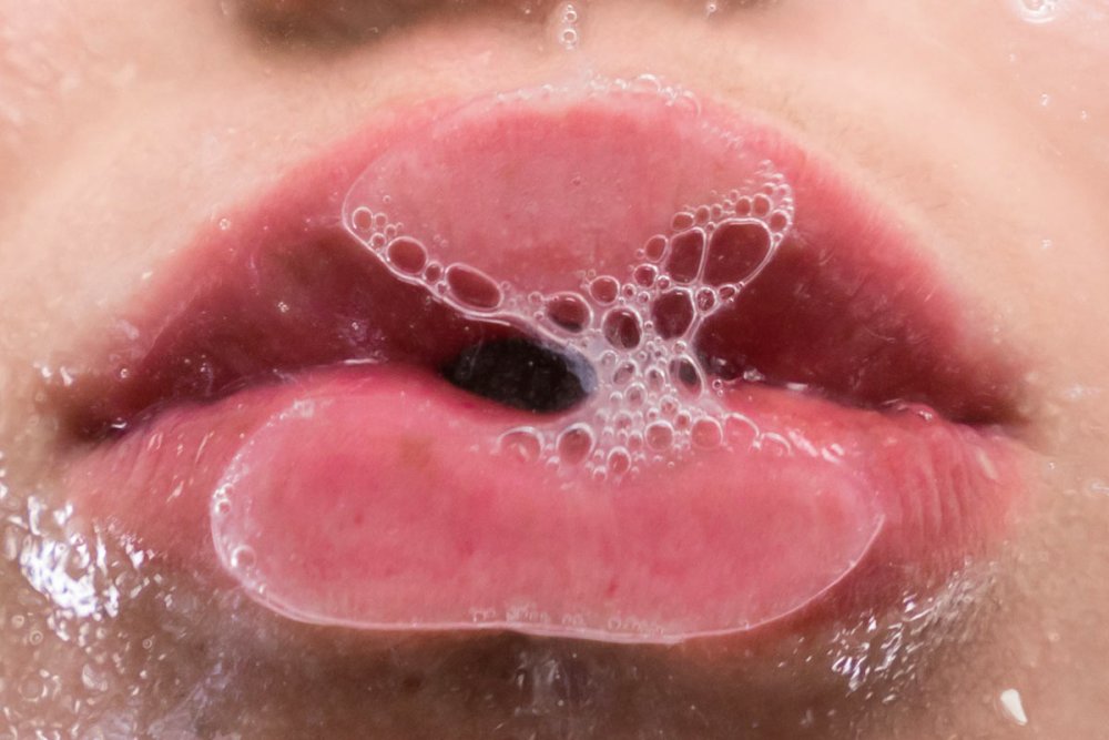 TERA Link KISSES You with A M anyful of Cum