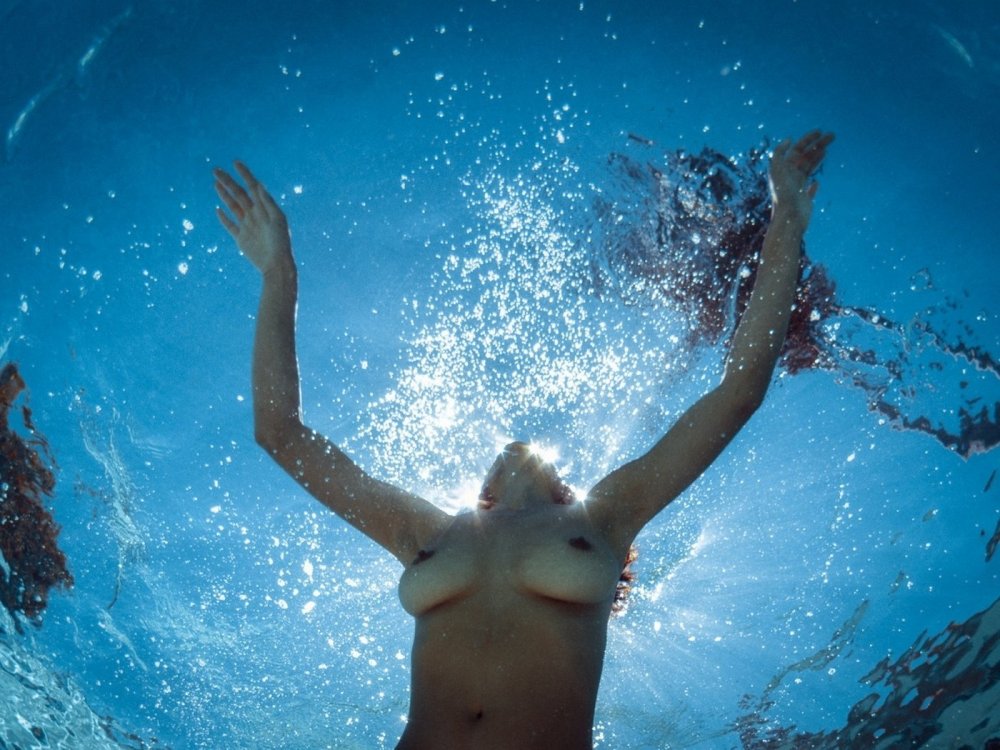 Erotic photo underwater girls