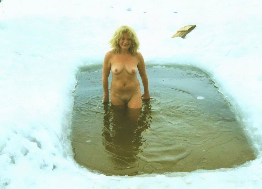 Naked ladies bathe in the hole