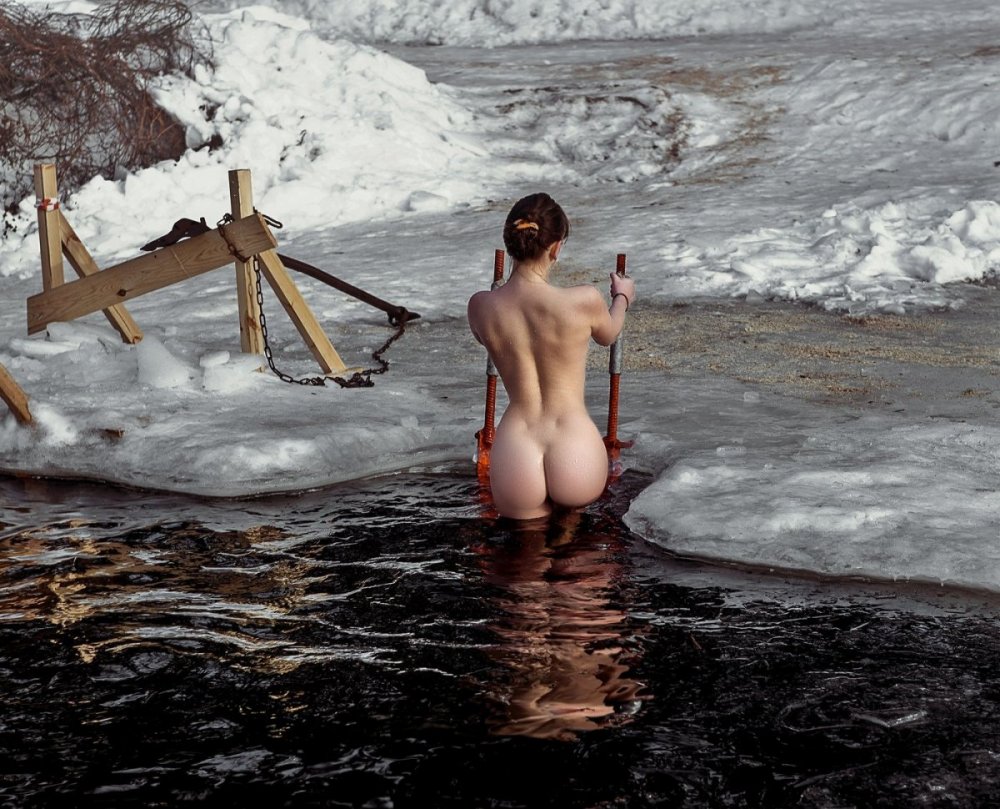 Winter bathing nude