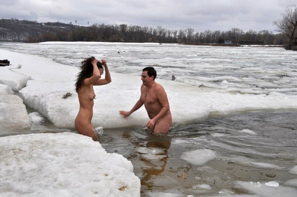 Guys and girls naked in the hole