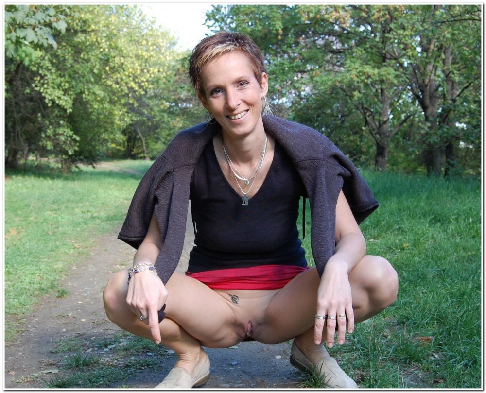 Young milfs without panties
