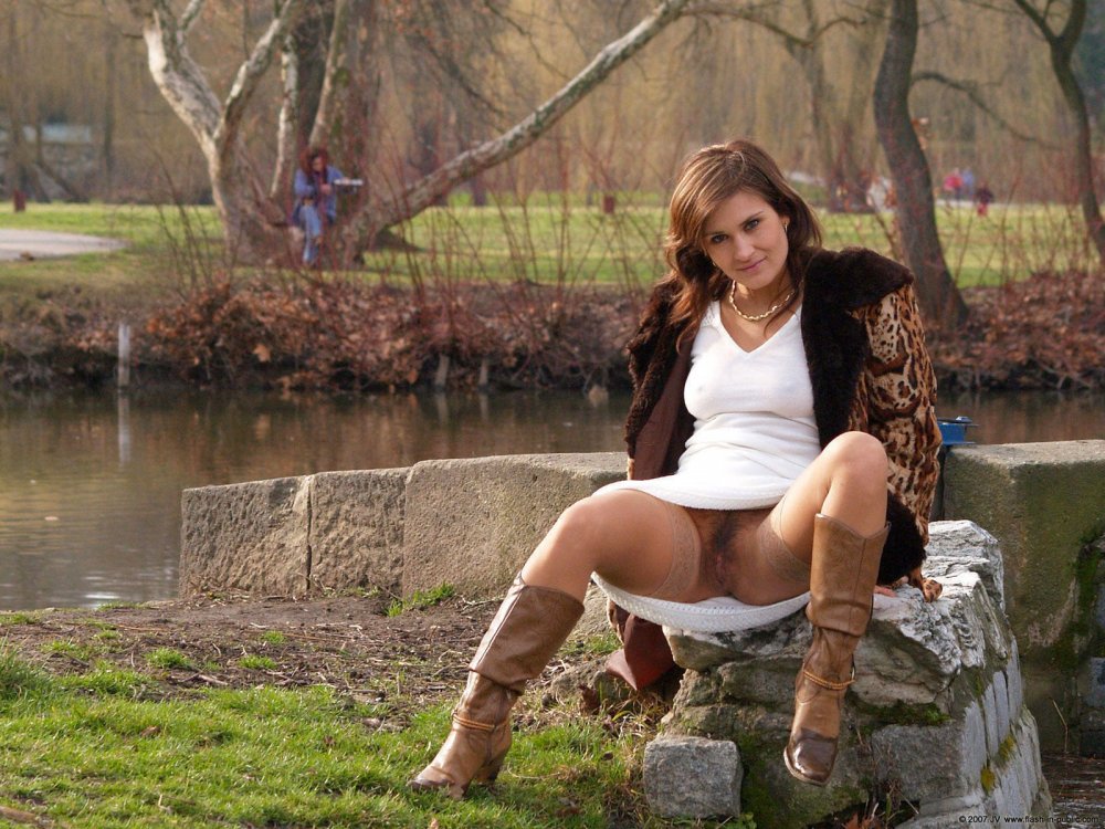 Gianna Nicole squat