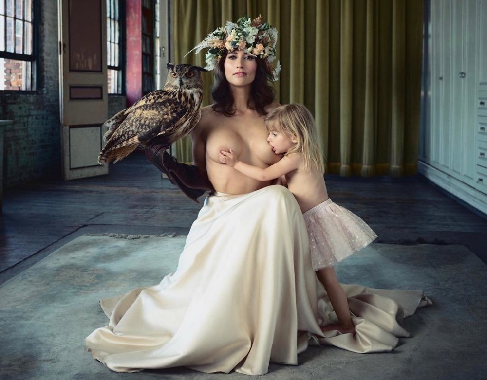 Nude Maternity